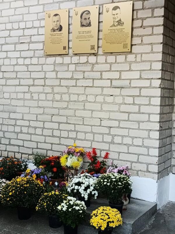 У громаді відкрили 49 меморіальних дошок на честь загиблих Героїв