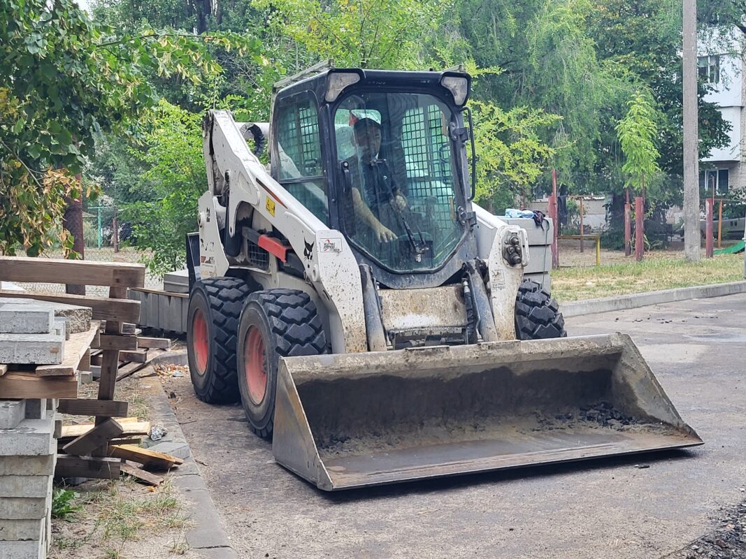 У Ковелі ремонтують двори: вирішують проблему підтоплень та оновлюють території