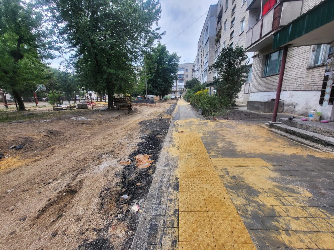 У Ковелі ремонтують двори: вирішують проблему підтоплень та оновлюють території