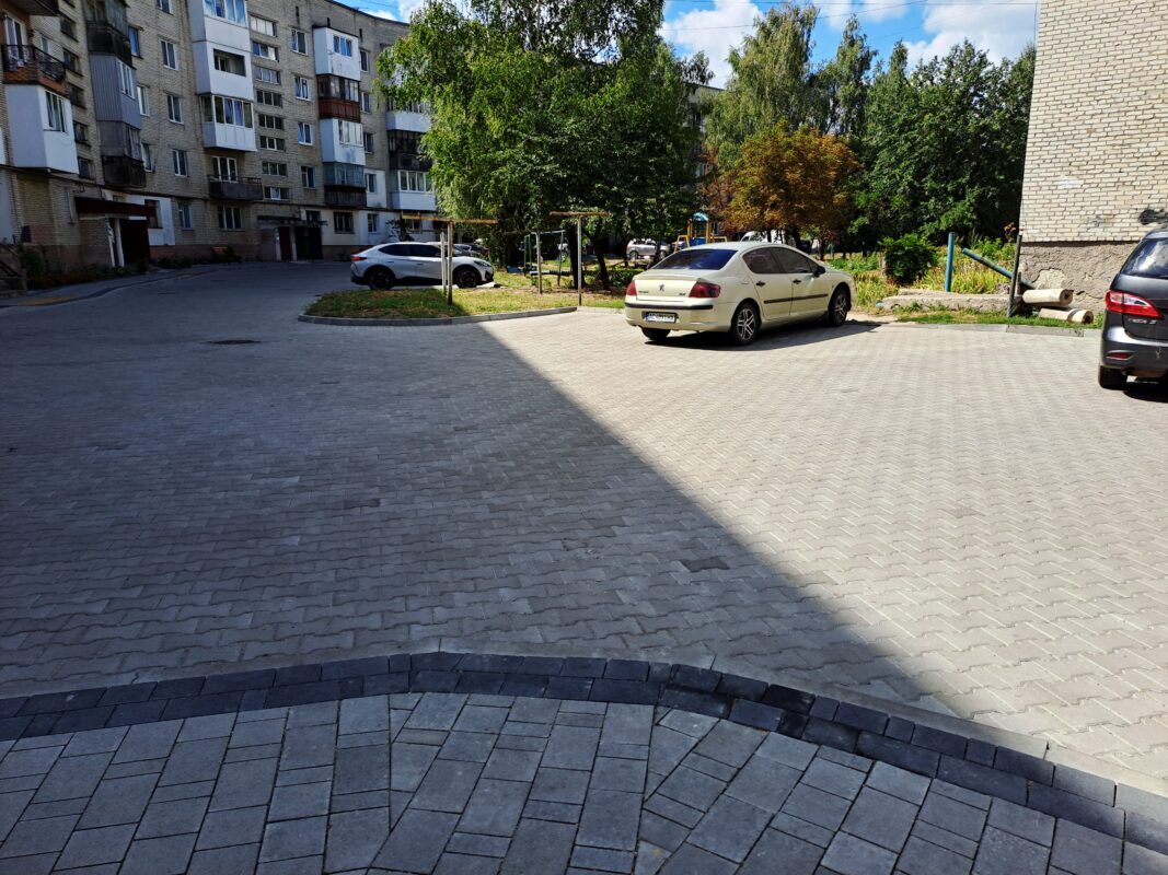 У Ковелі ремонтують двори: вирішують проблему підтоплень та оновлюють території