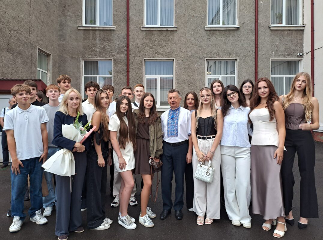 Перший дзвоник у Ковельській громаді: понад 9 400 учнів сіли за парти