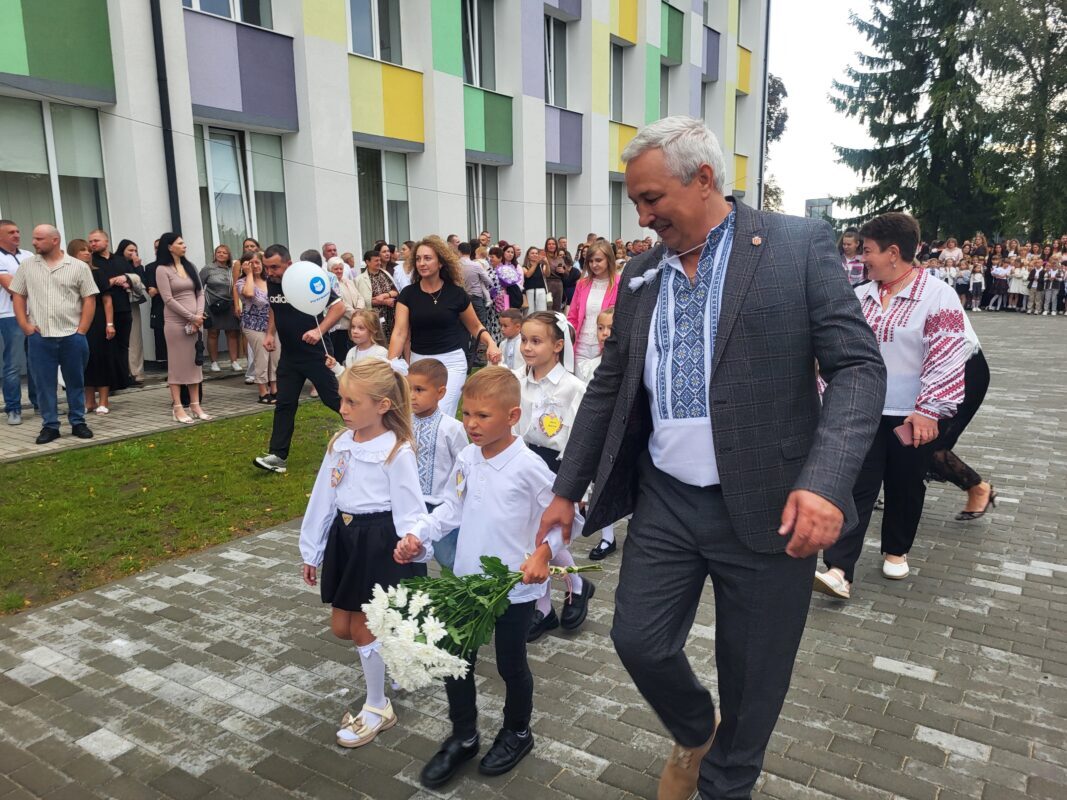 Перший дзвоник у Ковельській громаді: понад 9 400 учнів сіли за парти