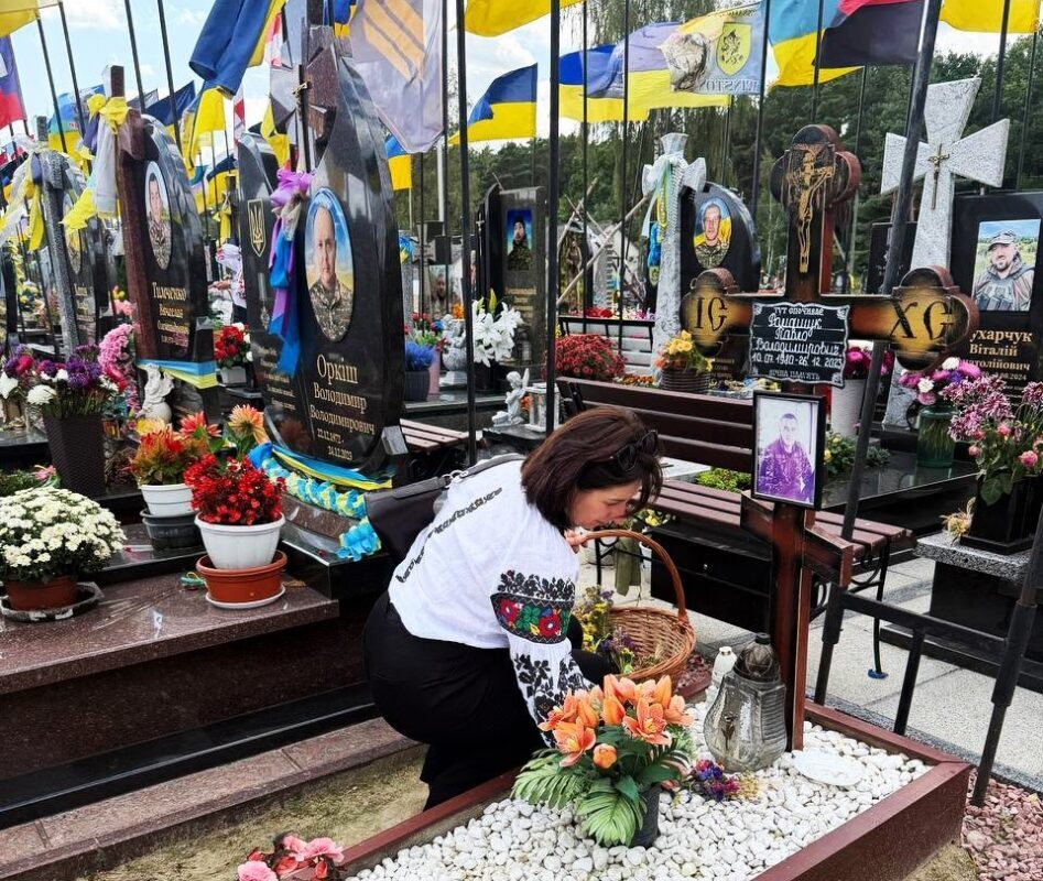 Діти вшанували Захисників на Алеї Героїв у День Незалежності