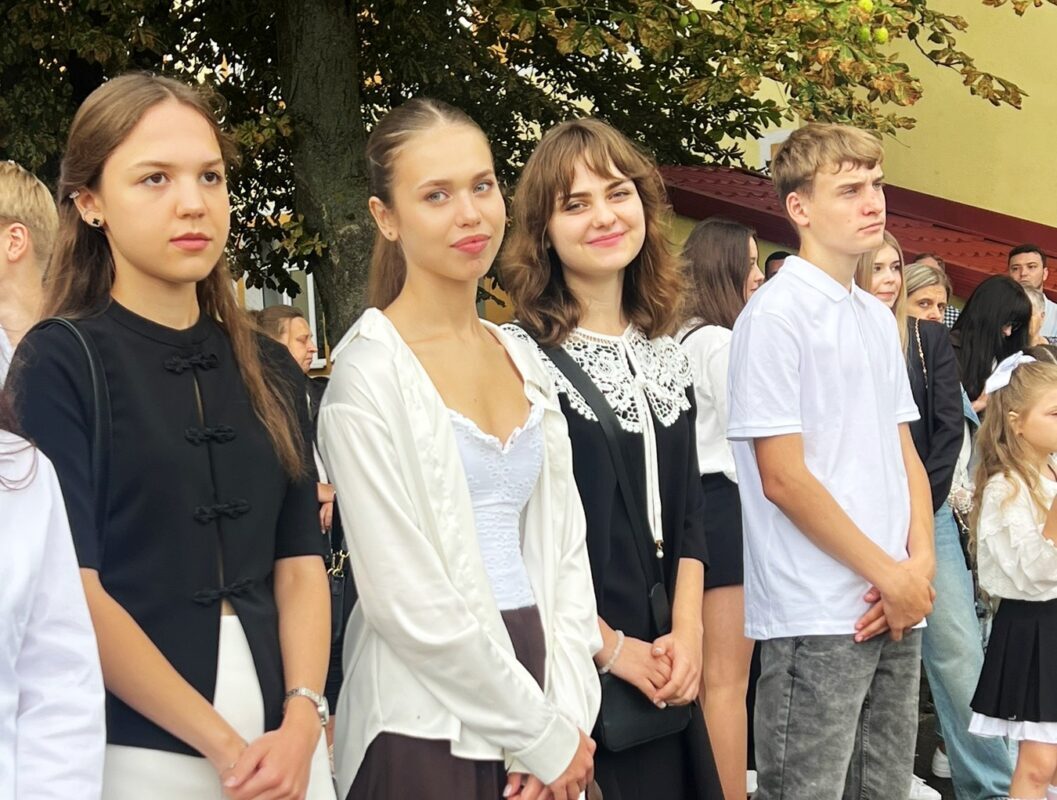 Перший дзвоник у Ковельській громаді: понад 9 400 учнів сіли за парти